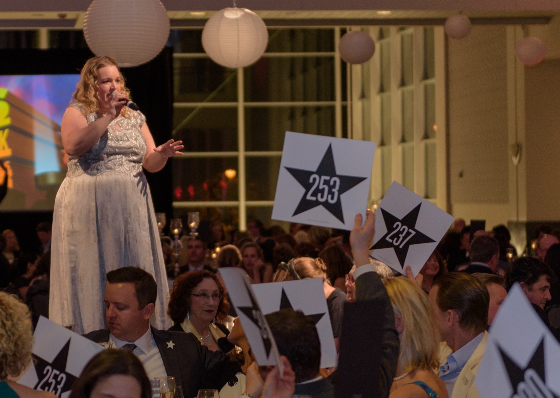 Benefit auctioneer and Fundraising Talent Pool founder Kelly Russell works the crowd at a fundraising auction